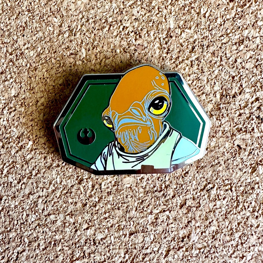 25% OFF 3+ BUNDLE OFFER! Hidden Disney Star Wars Admiral Ackbar Chaser Pin